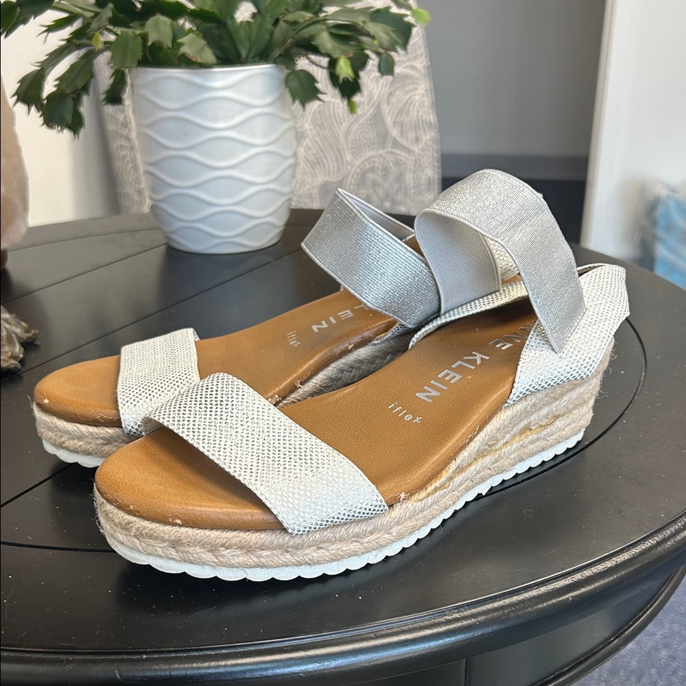 Anne Klein iflex Silver Espadrille Wedge Sandals 7.5 with damage